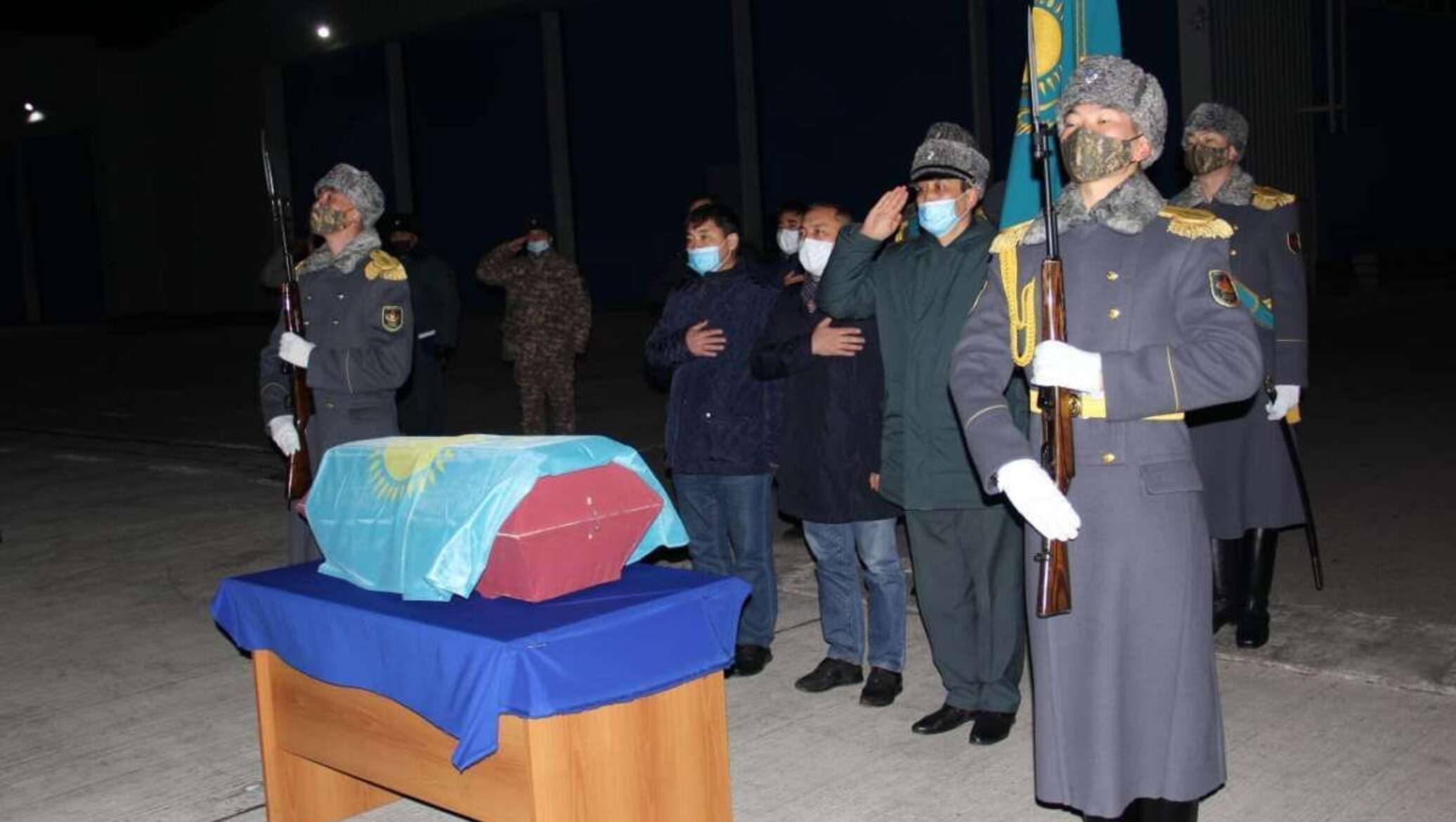 Останки погибшего на Украине во время ВОВ казахстанского солдата доставили на Родину