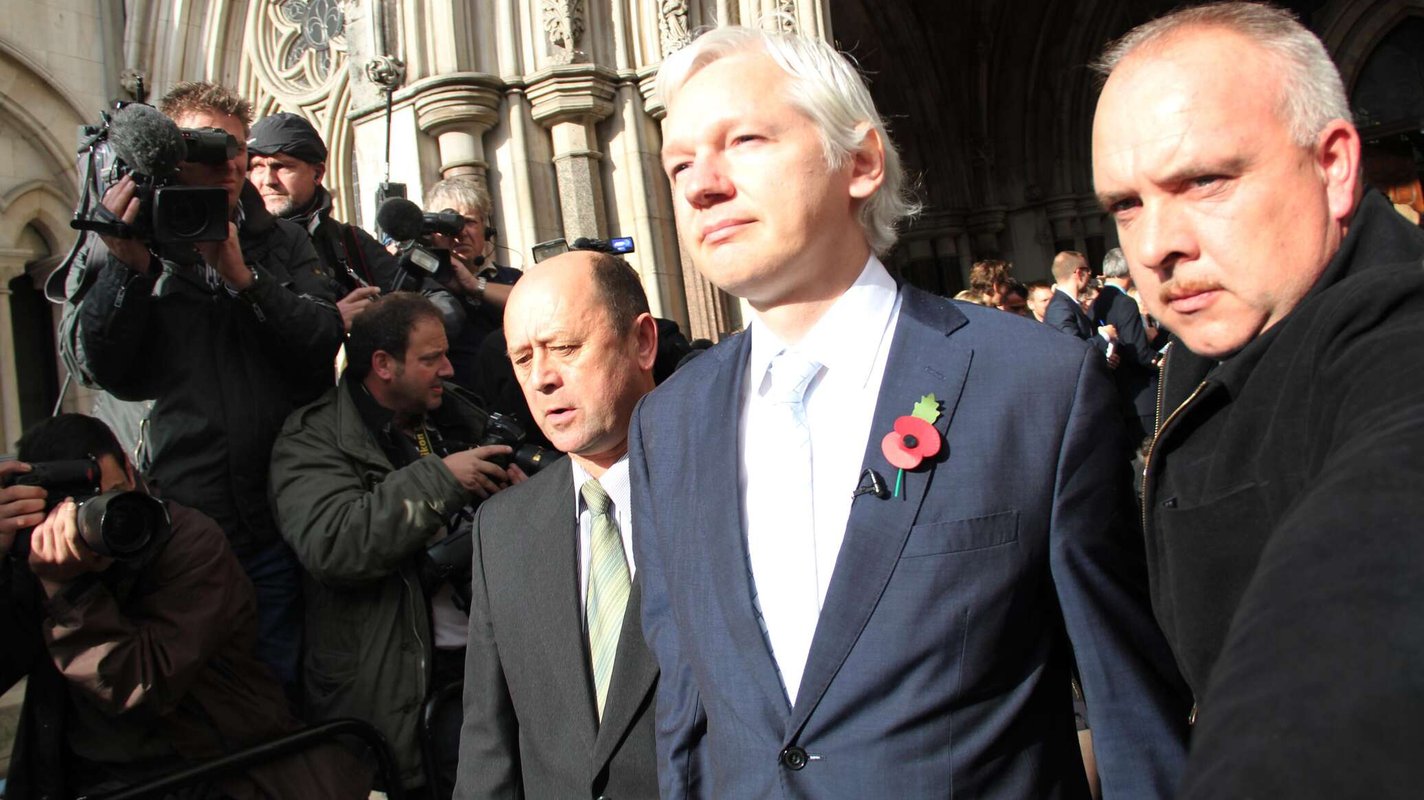 Основатель Wikileaks Ассанж вышел из тюрьмы: кто он такой и почему на него охотились? Фото