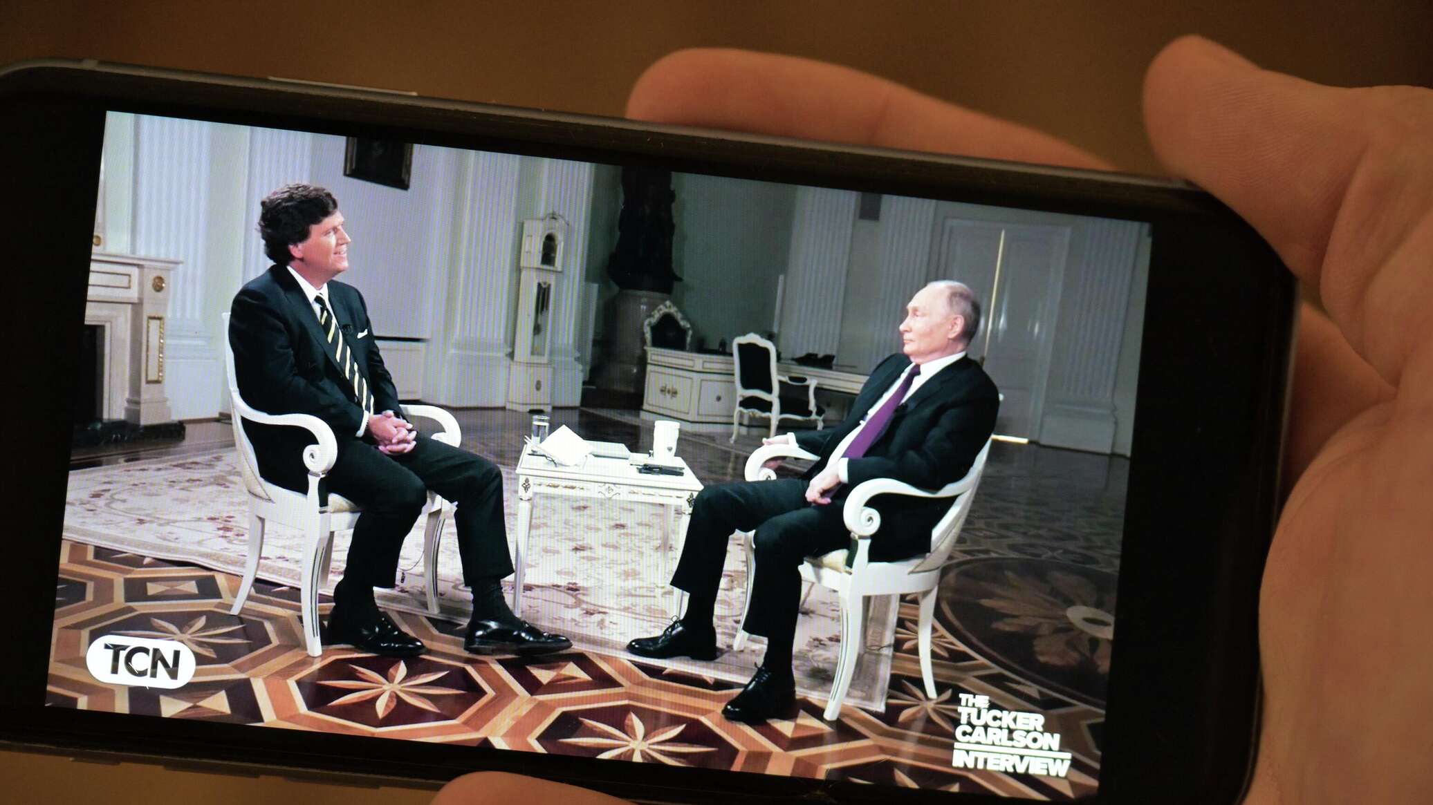 Путин Ресей мен Украинаның ерте ме, кеш пе келісімге келетінін айтты – Карлсонмен сұхбат