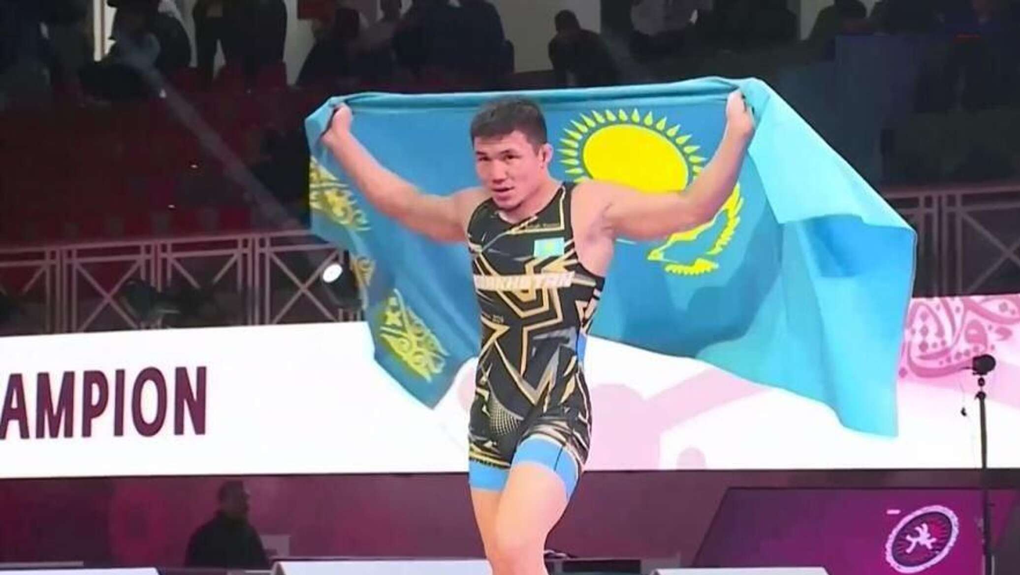 Казахстанцы завоевали золото, серебро и бронзу на чемпионате Азии по вольной борьбе