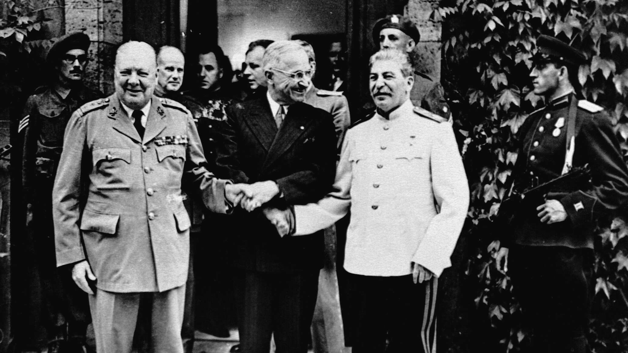 1945 жылғы Потсдам конференциясы: қызықты деректер мен фотолар 